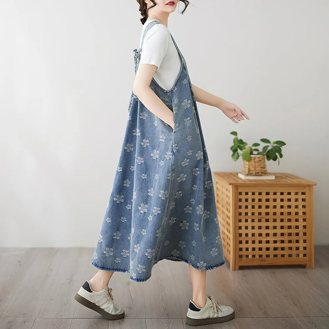 chouyatou Womens Frayed Floral Printed Denim Overall Dress Baggy Sleeveless Midi Tank Dress with Pockets