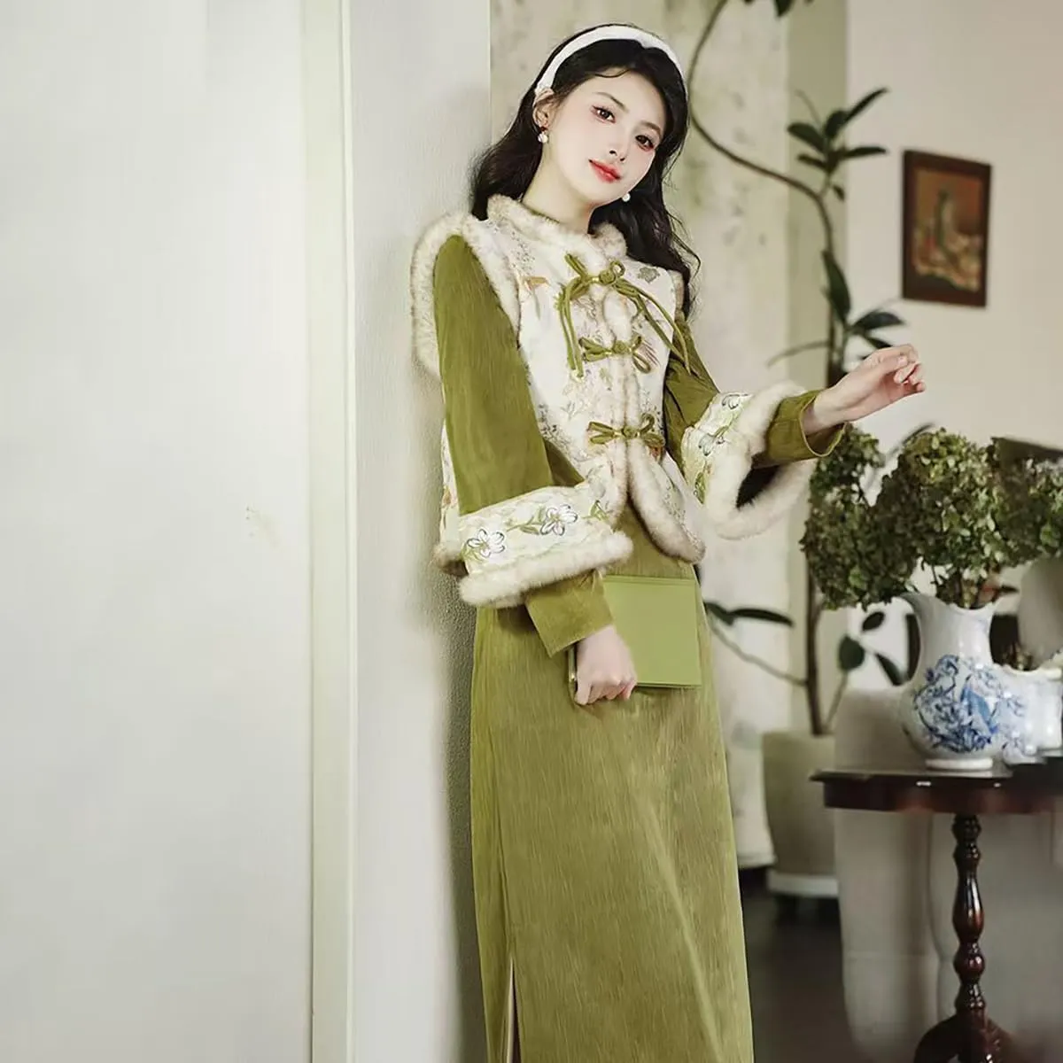 NCDUANSAN Chinese Style Long Sleeved Thick Cheongsam, Spring and Autumn Women's Retro Embroidered Vest Long Skirt